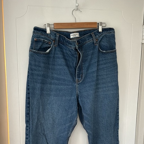 Abercrombie Ultra High Rise 90’s Straight Medium wash 34 Long EUC - Picture 5 of 5